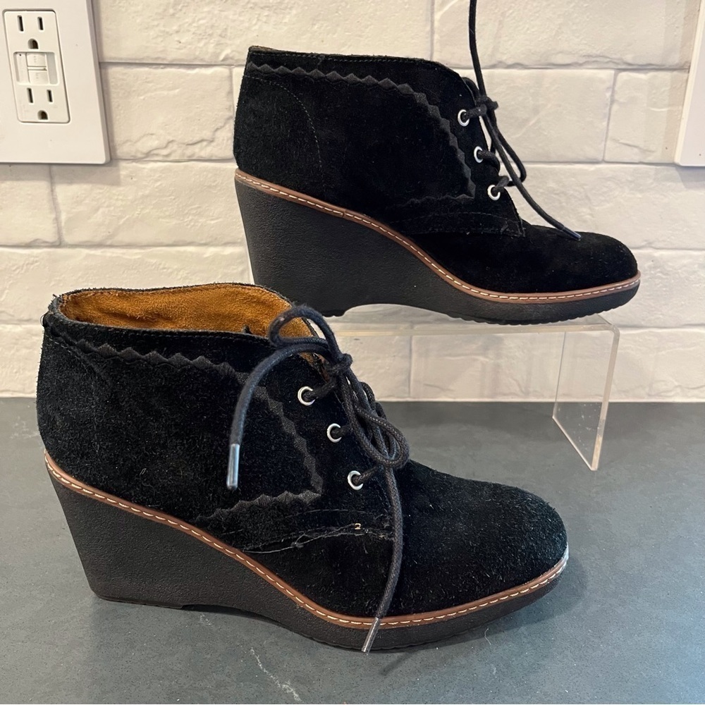 Naturalizer sz 7.5 Kaitlyn black suede wedge ankle booties